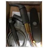 Single handle pullout kitchen faucet
