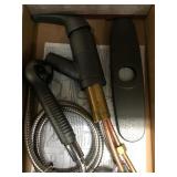 Single handle pullout kitchen faucet