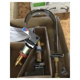 Calle 2 handle lav faucet