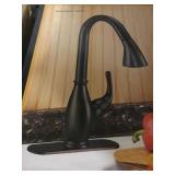 Single Lever Kitchen Faucet w/ Sprayer