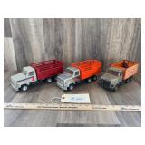 Qty 3 ERTL Grain Trucks appear to be 1/32nd Scale