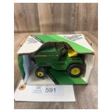 John Deere Lawn and Garden Tractor, Ertl, 1/16 Sca