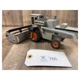 Gleaner Combine with Grain Platform, Ertl, 1/32 Sc