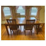 Dining Table and (4) Chairs,70x40x30h