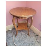 Round Oak Scalloped Edge Side Table
