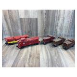 Qty 5 cabooses (4 Lionel)