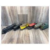 Lionel engine 2056 and 5 Lionel cars