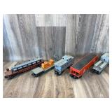 Qty 4 Lionel cars, 1 MTH