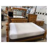 Broyhill Oak Queen Bedroom Suite, Dresser 66'x18'
