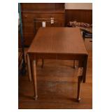 Drop Leaf Kitchen Table w/two leaf's