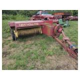 New Holland Hayliner 273 Baler