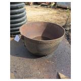 Cast Iron Kettle w/Feet 23'