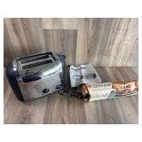 Black & Decker Chrome Toaster & GE Slicing Knife