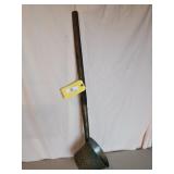 BRASS TYPE RENDERING STRAINER W/WOODEN HANDLE