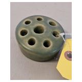 UN-MARKED ROSEVILLE TYPE FLOWER FROG