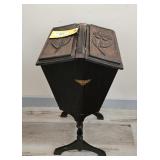 SEWING BOX/STAND W/THREAD