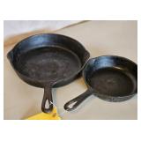 GRISWALD NO.8 SKILLET & UN-MARKED NO.5 SKILLET