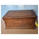 EARLY WOOD CARPENTERS BOX W/DOVETAILS