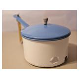 WHITE/BLUE ENAMEL WARE PAN W/LID