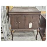 VICTROLA PLATER & RECORDS