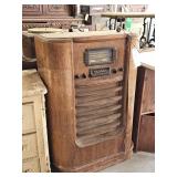 EARLY FLOOR MODEL RADIO NOT TESTED