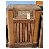 PHILCO TUBE RADIO WITH TURN TABLE