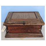 MUSIC BOX CASE W/GLASS INSIDE TOP & LION HEAD