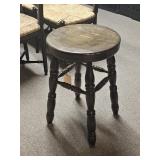 WIDE BOTTOM SEAT STOOL