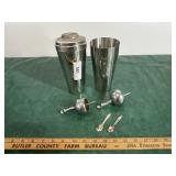 Bar mixers & dome pourer cocktail stoppers