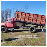1979 IH Grain Truck w/hoist