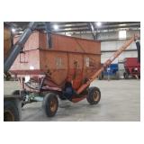 GRAVITY WAGON W/AUGER