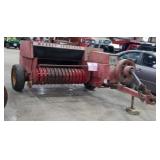 MASSEY FERGUSON 124 SQUARE HAY BALER