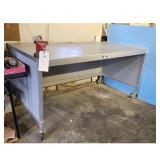 Heavy Duty Workbench with Vise on Casters 6 x 3