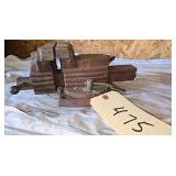BENCH VISE WITH ANVIL PLATE ON IT