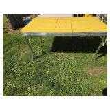 FORMICA TOP DECO TABLE WITH CHOME LEGS
