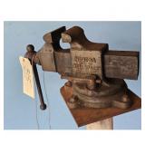 Reed Mfg Co No. 204A Cast Iron Bench Vise