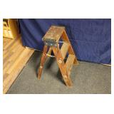STEP LADDER
