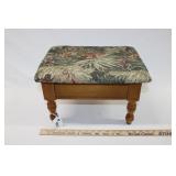 OPENING FOOT STOOL