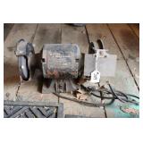 BLACK & DECKER 6" BENCH GRINDER