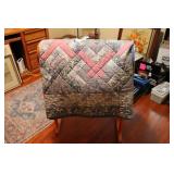 QUILTS & QUILT RACK