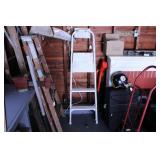 METAL STEP LADDER