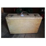 ANTIQUE SUITCASE - BROKEN HANDLE