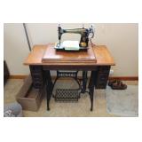 SINGER TREADLE SEWING MACHINE