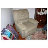 CUSHIONED RECLINER
