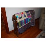 QUILT RACK WITH QUEEN HAND QUILTED QUILT