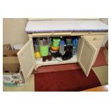 CONTENTS OF CABINET - TUPPERWARE & KITCHEN ITEMS