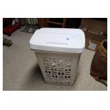 HAMPER W/ LINENS