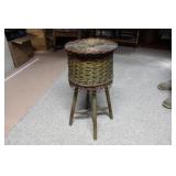 WICKER PLANT STAND
