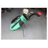 JONES SPORTS BAG W/ MOSTLY TAYLORMADE RSI 1 CLUBS