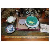 DECORATIVE PLATES & SMALL CAKE STAND